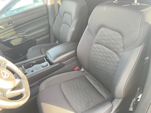 Used 2025 Nissan Pathfinder SV image 36