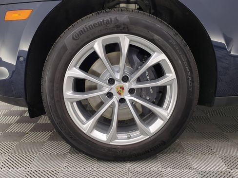 Certified 2023 Porsche Macan Turbo AWD/4WD image 29