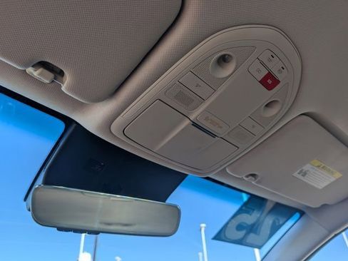 Used 2025 Genesis G70 2.5T image 28