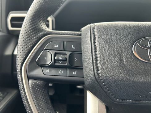 Used 2025 Toyota 4Runner SR5 AWD/4WD image 18