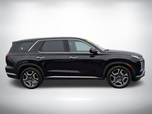 Used 2024 Hyundai Palisade SEL w/ Premium Package FWD image 3