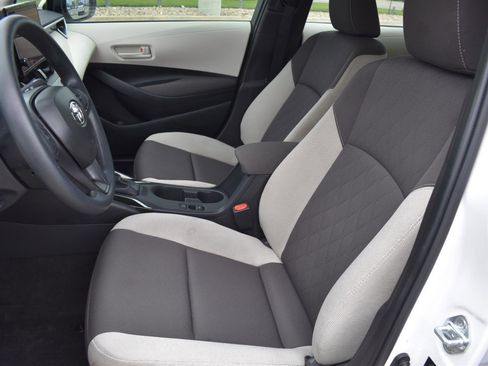Used 2025 Toyota Corolla LE FWD image 21