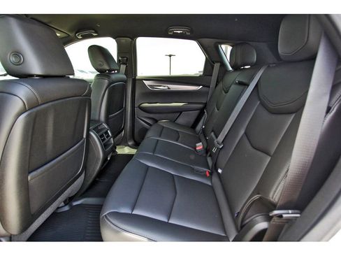 New 2025 Cadillac XT5 Luxury image 7