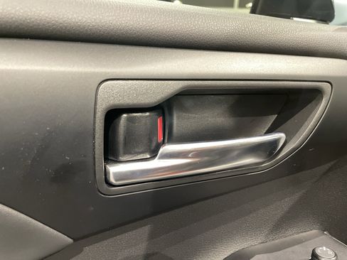 Used 2025 Toyota Highlander XLE image 15