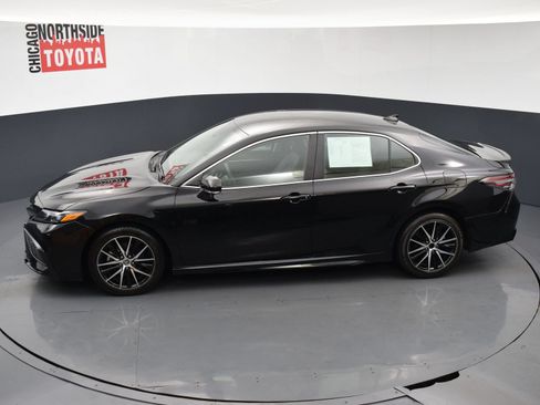 Used 2024 Toyota Camry SE AWD/4WD image 17