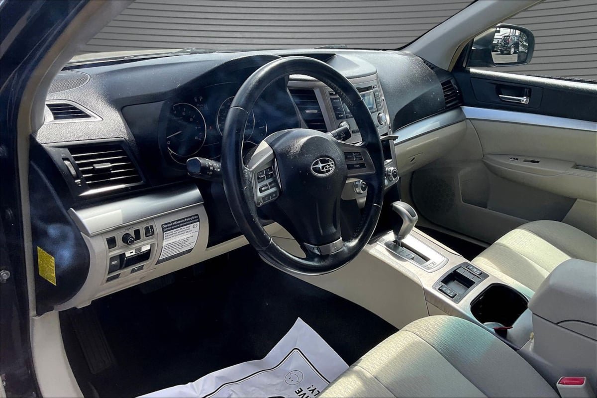 Used 2012 Subaru Outback 2.5i Premium w/ All-Weather Pkg AWD/4WD image 16
