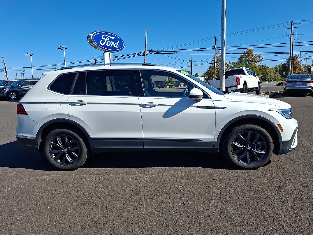 Used 2023 Volkswagen Tiguan SE w/ Panoramic Sunroof Package AWD/4WD image 10