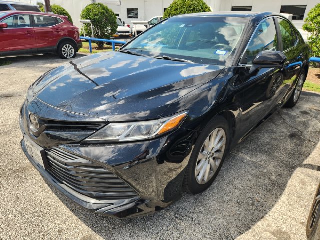 Used 2018 Toyota Camry LE FWD image 2
