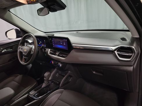 Used 2025 Chevrolet TrailBlazer LT FWD image 28