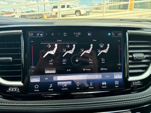 New 2027 Chrysler Pacifica Limited AWD/4WD image 25