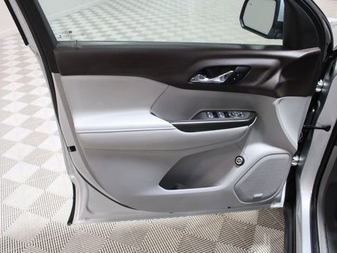 Used 2017 GMC Acadia SLT image 16