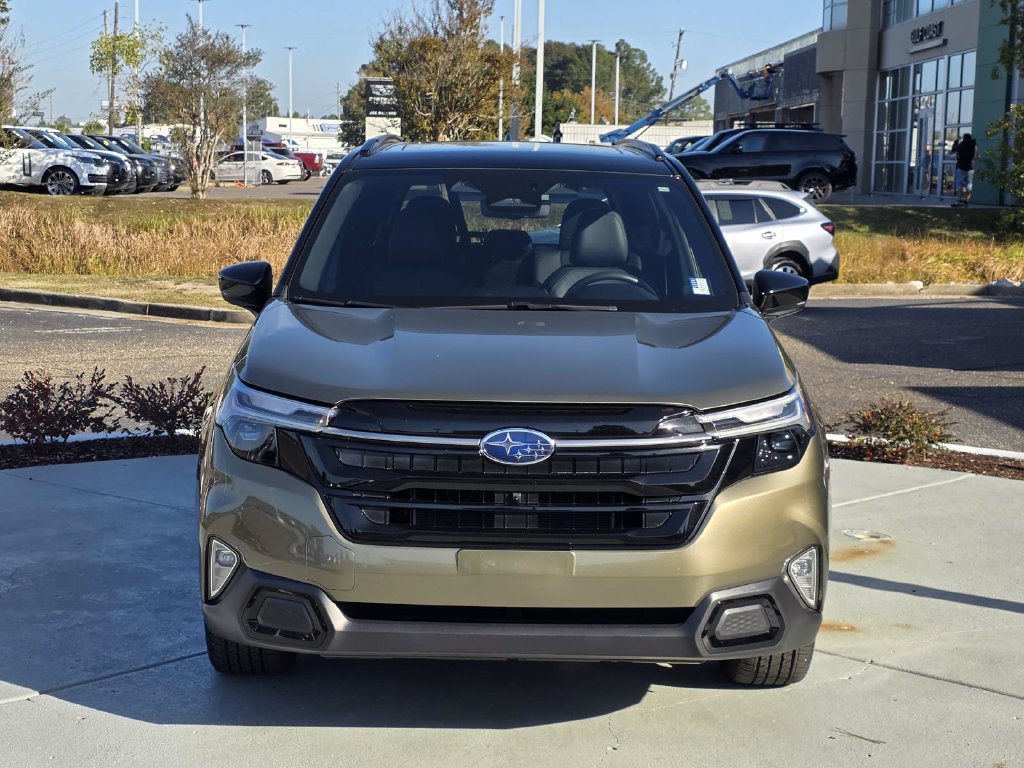 Used 2025 Subaru Forester Touring AWD/4WD image 2