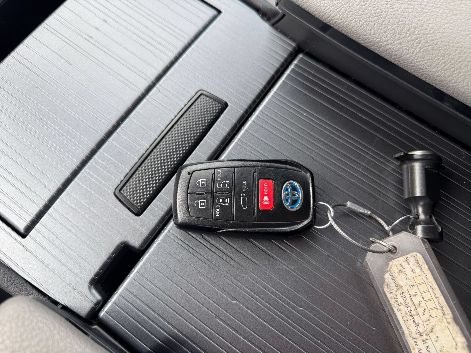 Used 2025 Toyota Sienna XLE FWD image 20