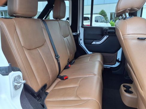 Used 2018 Jeep Wrangler Unlimited Sahara w/ Connectivity Group image 8