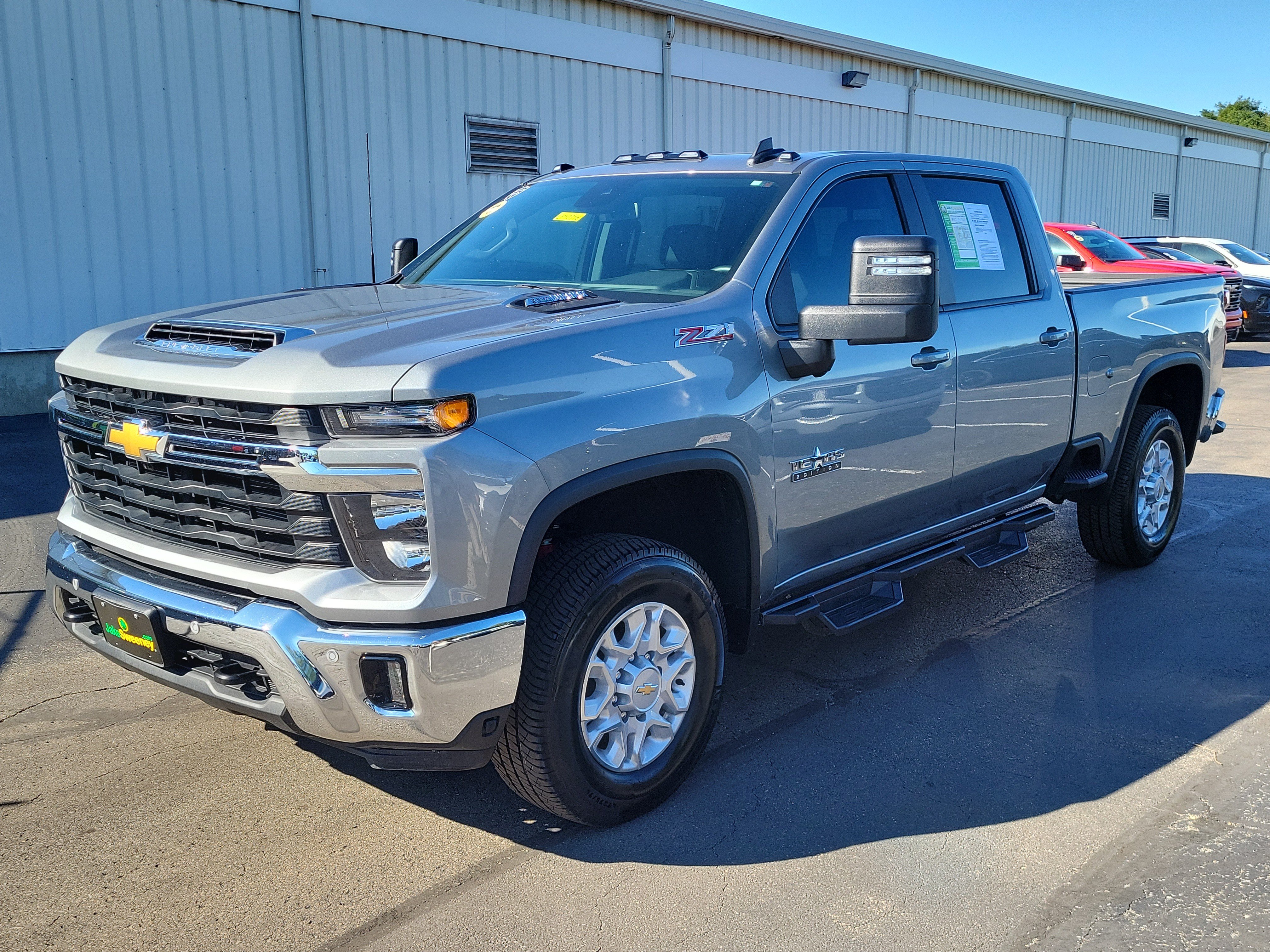 Used 2025 Chevrolet Silverado 2500 LT w/ Texas Edition AWD/4WD image 2