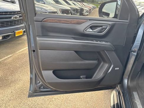 Used 2021 Chevrolet Suburban Premier w/ Premium Package AWD/4WD image 7