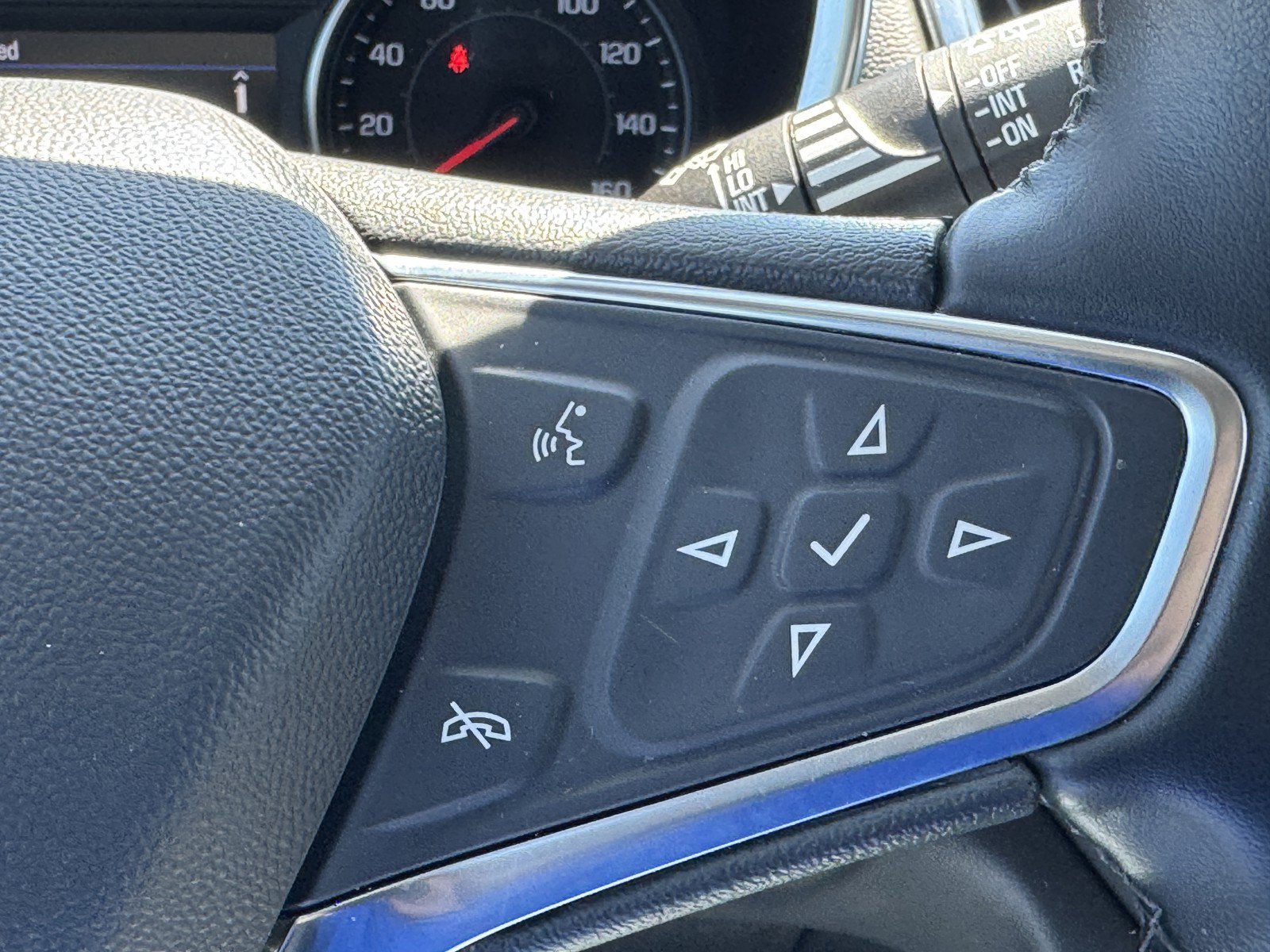 Used 2024 Chevrolet Equinox LT FWD image 19