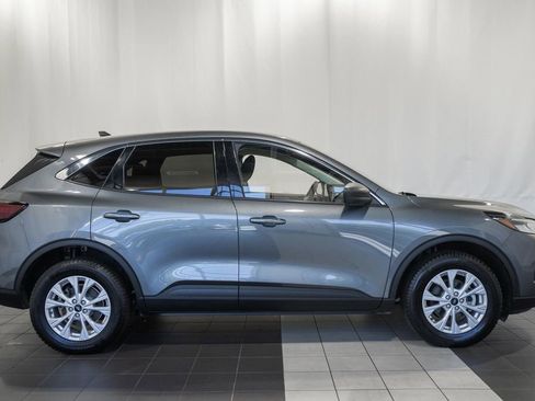 Used 2023 Ford Escape Active w/ Tech Pack #1 AWD/4WD image 3