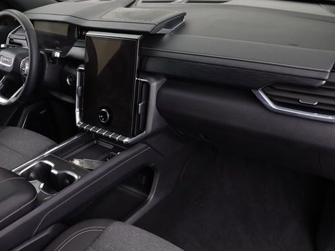 Used 2025 GMC Acadia Elevation image 22