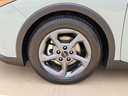 Used 2025 Kia K4 FWD image 5