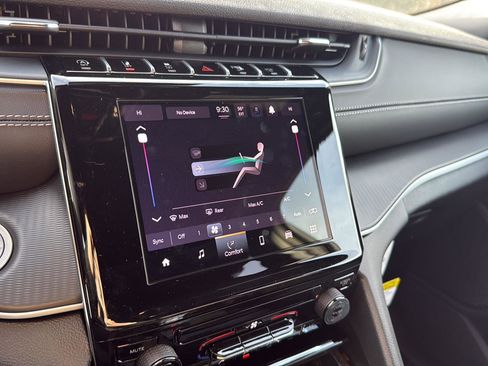 New 2025 Jeep Grand Cherokee Laredo X image 16