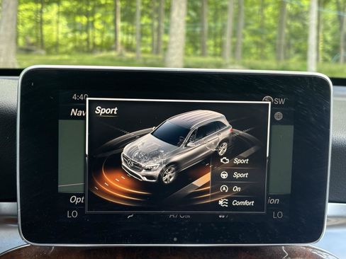 Used 2017 Mercedes-Benz GLC 300 4MATIC image 40