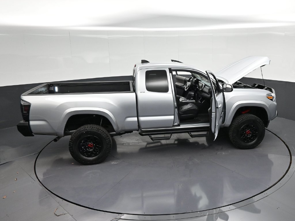 Used 2022 Toyota Tacoma SR5 AWD/4WD image 36