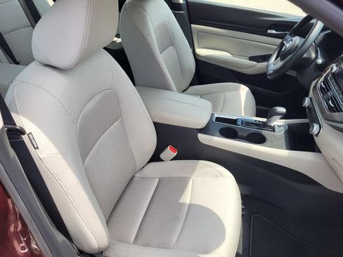 Used 2025 Nissan Altima 2.5 SV FWD image 20