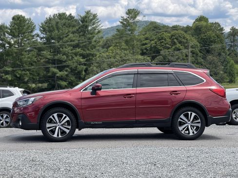 Used 2018 Subaru Outback 3.6R Limited AWD/4WD image 6