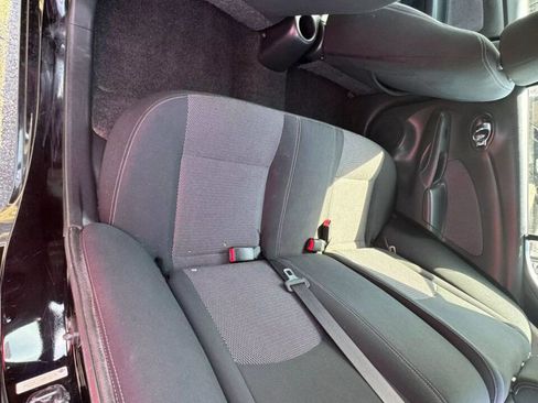 Used 2014 Nissan Versa SV w/ Convenience Package image 15