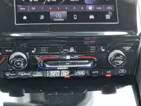 Used 2024 Jeep Grand Cherokee L Altitude AWD/4WD image 16