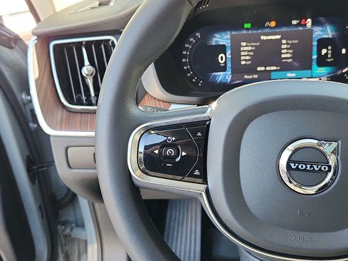 Certified 2024 Volvo XC60 B5 Ultimate w/ Protection Package Premier AWD/4WD image 18