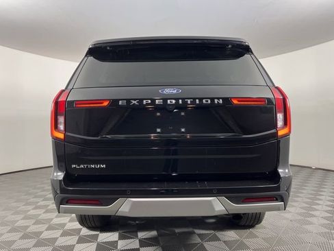 Used 2025 Ford Expedition Platinum image 9