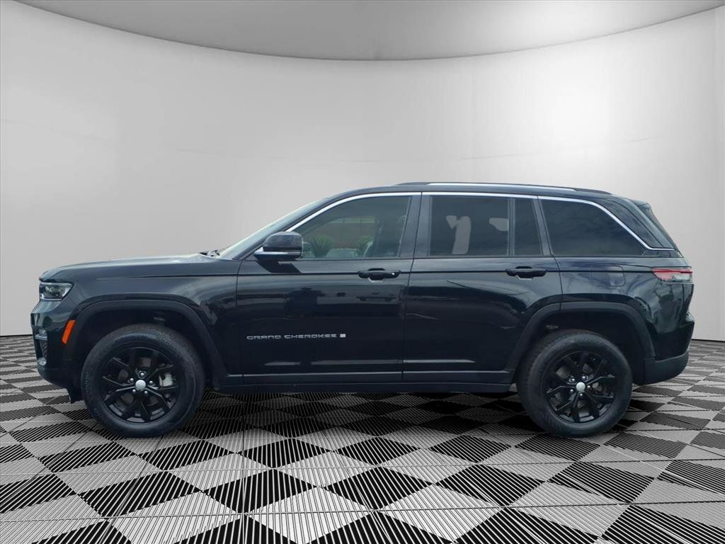 Used 2023 Jeep Grand Cherokee Limited AWD/4WD image 26