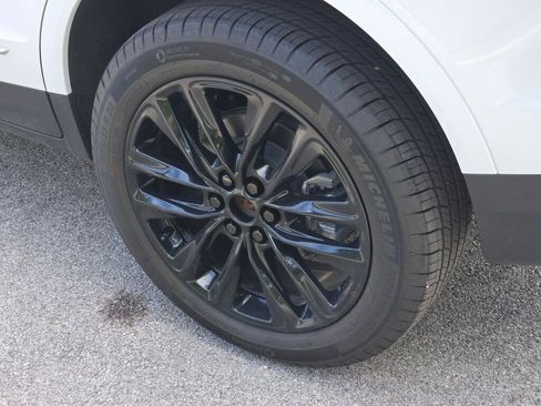 New 2025 Cadillac XT5 Luxury image 15