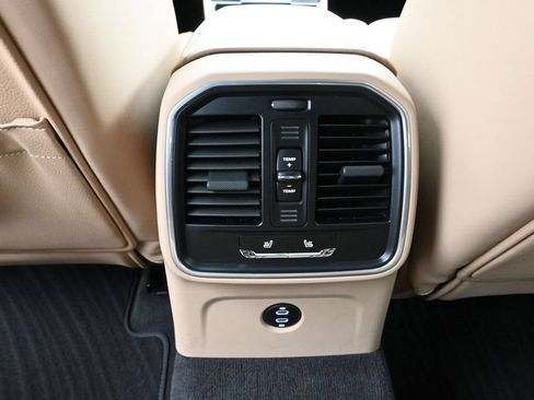 Certified 2023 Porsche Macan AWD/4WD image 18