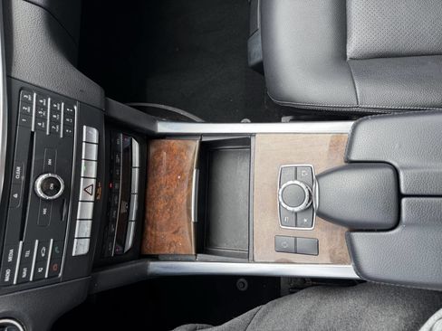 Used 2016 Mercedes-Benz E 350 4MATIC Sedan image 23