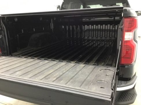 Used 2022 Chevrolet Silverado 1500 LT AWD/4WD image 34