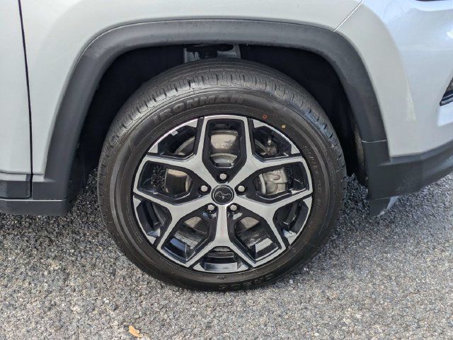 Used 2025 Jeep Compass Limited AWD/4WD image 12
