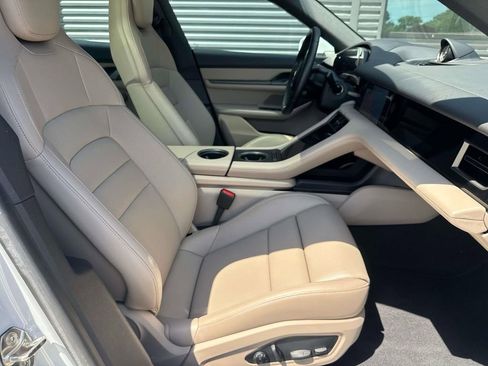 Used 2025 Porsche Taycan image 15