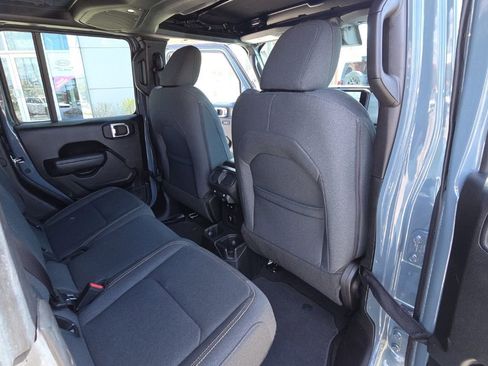 Used 2024 Jeep Gladiator Sport image 25