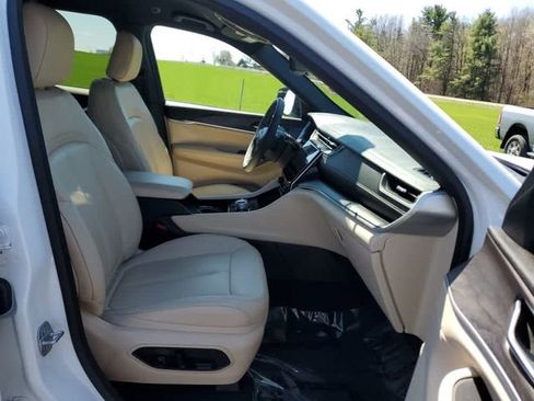 Used 2023 Jeep Grand Cherokee Limited AWD/4WD image 23