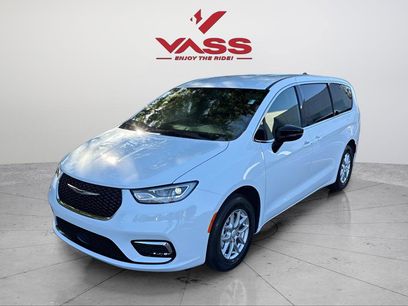 New 2026 Chrysler Pacifica Select