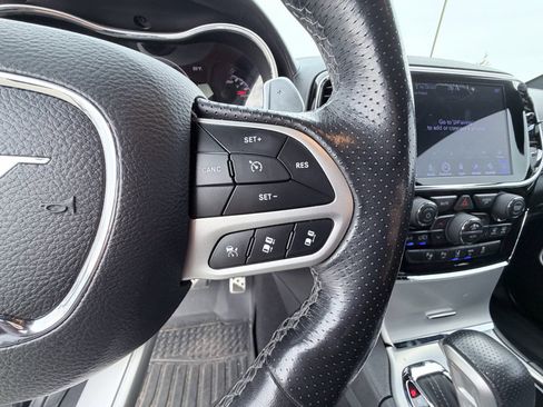 Used 2019 Jeep Grand Cherokee SRT image 16