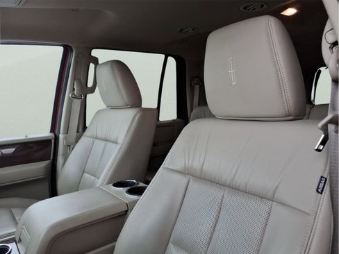 Used 2014 Lincoln Navigator L 4WD image 16