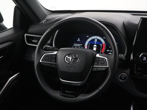 Used 2025 Toyota Highlander XSE AWD/4WD image 15