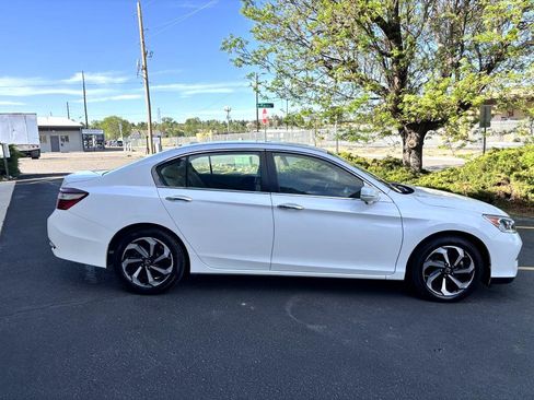 Used 2017 Honda Accord EX image 8