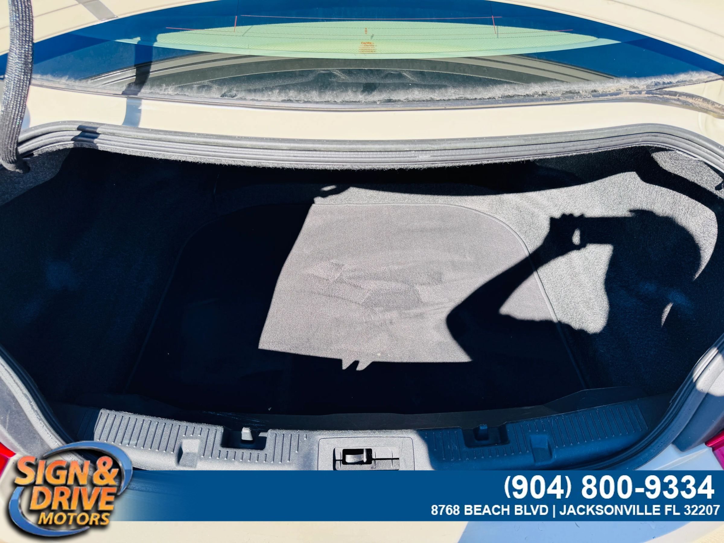 Used 2014 Lincoln MKS w/ Equipment Group 101A FWD image 9