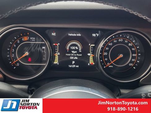 Used 2023 Jeep Wrangler Unlimited Sahara AWD/4WD image 17