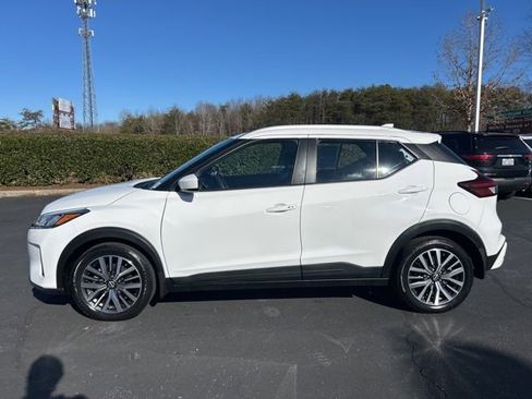 Used 2024 Nissan Kicks SV image 9